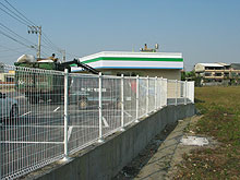 萊爾富停車場